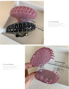 Détails des pinces à cheveux en forme de coquillage avec paillettes et lignes d'or