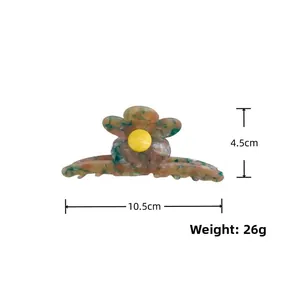 Détails de la pince à cheveux fleur marbrée, dimensions 10,5 cm de long et 4,5 cm de haut