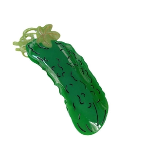 Creative cucumber-shaped hair claw clip made of green acetate with leaf detail