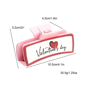 Detailansicht der rosa Herz-Haarklammer mit Happy Valentine's Day Text und Maßen