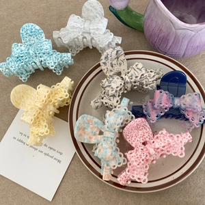 Pinces à cheveux en forme de nœud en acétate avec motif dentelle et divers coloris