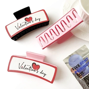 Rosa und schwarze Herz Haarspangen Set zum Valentinstag mit Retro PU Finish Design