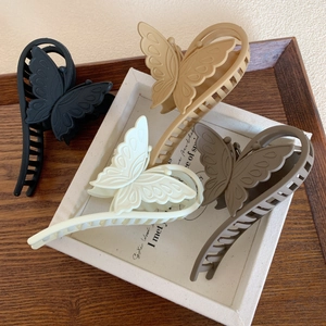 Matte Butterfly Hair Claw Clip Elegant Large Frosted Hair Clamp For Women Non-Slip Strong Hold Hair Accessory For Daily