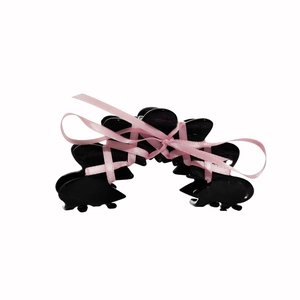 Pince à cheveux style ballet en acétate noir avec ruban rose et détail de nœud doux