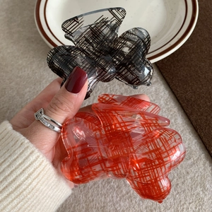 Modern Plaid Acrylic Butterfly Hair Claw Clip Elegant Large Shark Clip For Women Fashion Hair Accessories Checkerboard Pattern