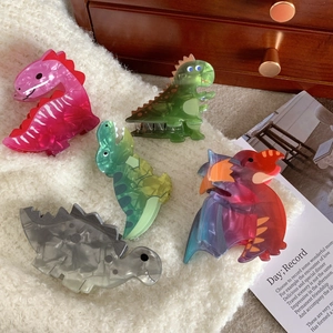 Set mit fünf niedlichen bunten Acryl-Dinosaurier-Haarklammern in verschiedenen Formen