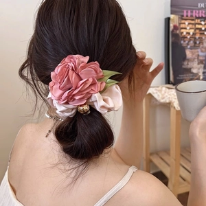 Chouchous Élégants en Satin Fleur 3D Grands Élastiques Roses Accessoires Cheveux Floraux Romantiques pour Femmes Fête Quotidienne