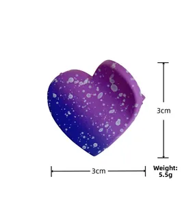 Detail view of a 3cm heart-shaped hair claw with purple gradient and white dots, 5.5g