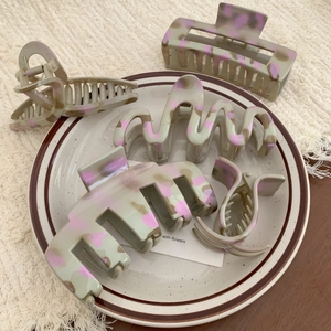 Five-piece dusty pink and grey marbled hair claw clips set in various geometric shapes