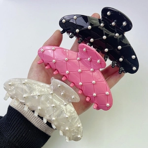 Pinces à cheveux de luxe en acétate matelassé avec petites perles noir rose et blanc