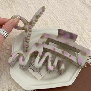 Large Acrylic Hair Claw Clips Women Nonslip Marble Tortoise Shell Shark Clip Elegant Fashion Hair Styling Accessory Thick Hair