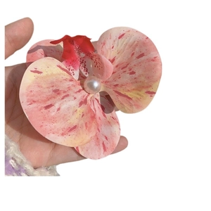 Pince à cheveux orchidée rose avec taches rouges et perle centrale pour femme
