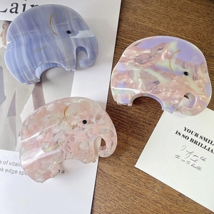 Trois jolies pinces à cheveux éléphant en acétate aux textures marbrées et couleurs variées