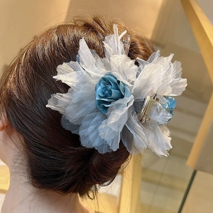 Grande pince à cheveux élégante en forme de fleur bleue pour coiffures féminines