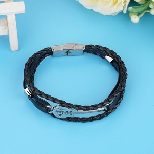 Bracciale multistrato in pelle intrecciata da uomo con ciondolo a chitarra vintage e chiusura