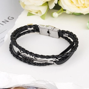 Bracciale multistrato in pelle intrecciata con ciondolo a chitarra e chiusura in acciaio