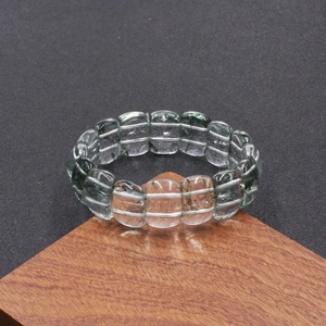Grünes Phantomquarz Armband mit transparenten rechteckigen Steinen in Apfelform