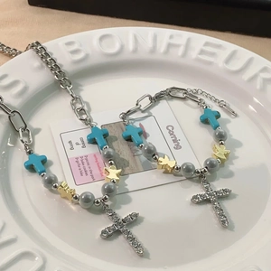 Set collana e bracciale a doppio strato in acciaio al titanio con croce blu e stella