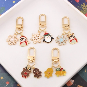 Christmas Enamel Alloy Keychain Gingerbread Man Reindeer Penguin Snowflake Cartoon Key Ring Xmas Tree Hanging Ornament Bag Pendant Holiday Gift