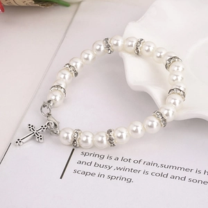 Bracelet en Alliage Imitation Künstliche Perle Avec Espaceurs en Strass Pendentif Croix Rétro Bijoux Religieux Pour Femmes Cadeau