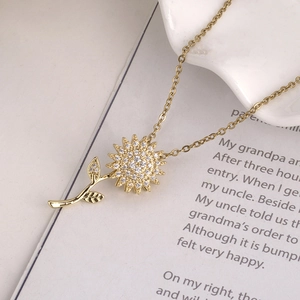 Collana con Pendente a Girasole Rotante in Acciaio Inossidabile con Intarsio di Strass Gioielli per Donna Uomo Colore Oro