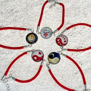 Set di 5 braccialetti di coppia intrecciati rossi con ciondoli in acciaio inox sole e luna