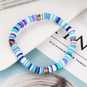 Kleurrijke heishi kralenarmband in boho-stijl met bronzen kralen voor strandmode dames