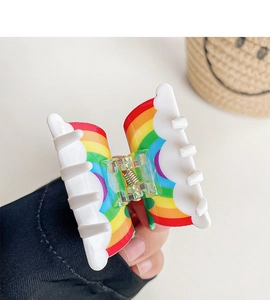 Dettaglio molletta per capelli a nuvola arcobaleno con strisce colorate e molla d'oro