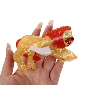 Creative lion hair claw clip made of premium acetate with vibrant colorful animal patterns