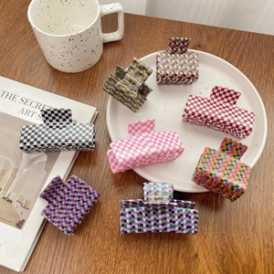 Vintage Checkerboard Acrylic Hair Claw Clip For Women Fashion Plaid Square Shark Clip Geometric Styling Hair Accessories