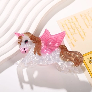 Elegant unicorn claw hair clip made of pearly acetate with pink wings for women