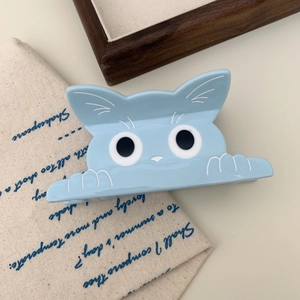 Dettaglio molletta per capelli a gatto in acetato blu chiaro con orecchie e occhi carini