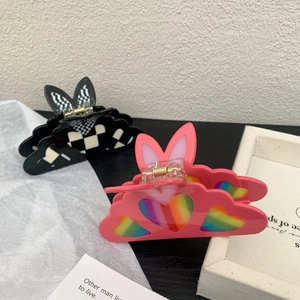 Schickes Haarklammer-Set aus Acetat mit schwarzen Hasenohren und rosa Regenbogen-Herz