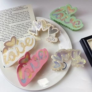 Lot de pinces à cheveux en acétate avec motifs de cœurs et lettres aux couleurs pastel