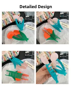 Dettaglio delle pinze per capelli a tulipano in acetato che mostra i vari angoli