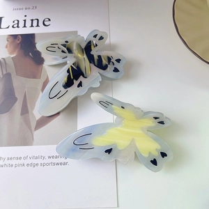 Pinces à cheveux papillon élégantes en acétate marbré avec motifs de cœur pour femme