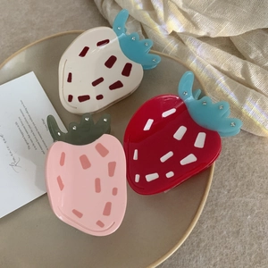 Pinces à cheveux fraise mignonnes en acétate avec strass pour un style féminin doux