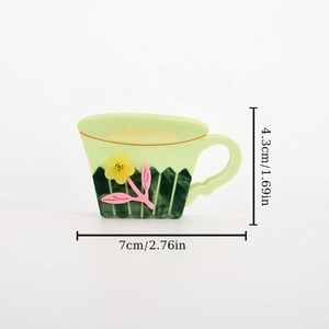 Vue détaillée de la pince à cheveux tasse à café avec fleur jaune et dimensions exactes