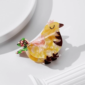 Cute yellow chick hair claw clip made of marbled acetate for stylish hair styling