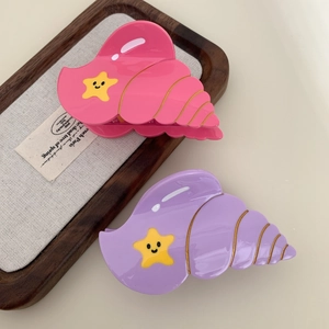 Pinces à cheveux en forme de conque rose et violette avec motifs étoiles souriantes