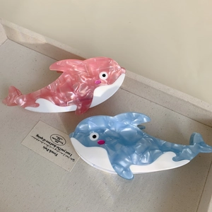 Pinces à cheveux dauphin en acétate rose et bleu avec finition marbrée élégante