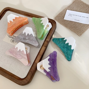 Pinze per capelli in acetato design Monte Fuji con sfumature di colori marmorizzati