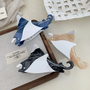 Pinze per capelli a forma di razza in acetato blu, nero e ambra per acconciature eleganti