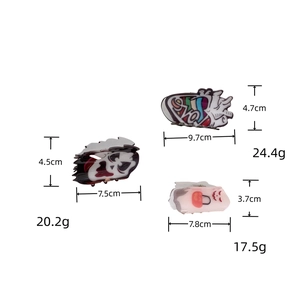 Detailed size comparison of three Halloween hair claws with weights and dimensions