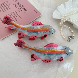 Fish-shaped hair claw clips made of marbled acetate with pink fins for women's hairstyle