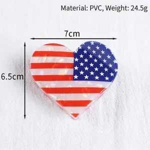 Détail d'une pince à cheveux en forme de cœur de 7 cm avec motif drapeau américain