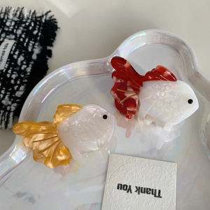 Elegante Goldfisch Haarklammern aus Acetat mit schimmernden Perlmutt-Flossen für Damen