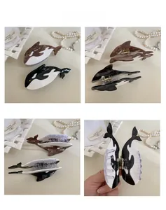 Détails d'une pince à cheveux baleine en acétate avec ressort puissant et finition brillante