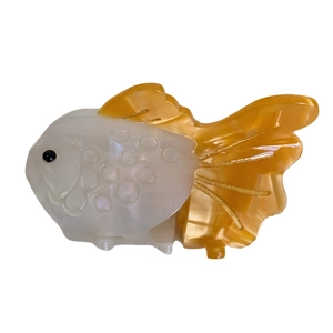 Eleganter Goldfisch-Haarclip aus Acetat mit weißer und orangefarbener Farbspleißung