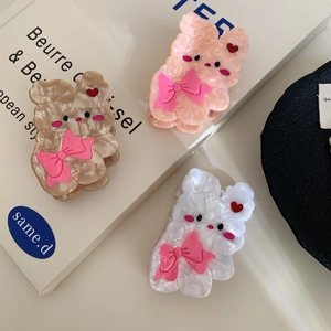 Simpatici fermagli per capelli in acetato a forma di orso con fiocchi rosa e texture marmo